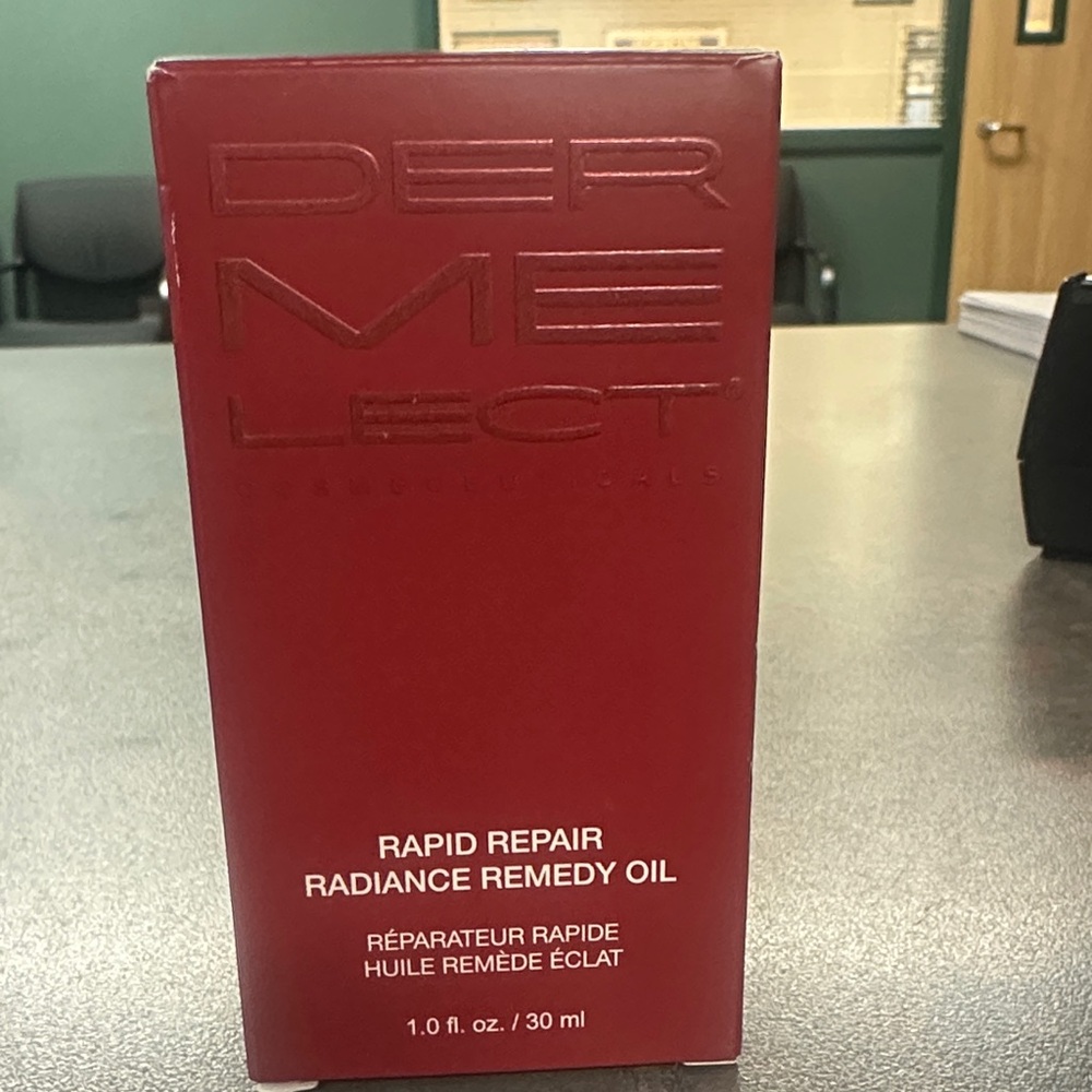 Dermelect Rapid Repair Radiance Remedy Oil - Red -New in box